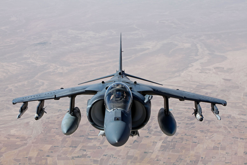 AV-8B Harrier II hiện diện lặng lẽ từ bãi đáp dã chiến, mang theo triết lý tác chiến linh hoạt. Ảnh: Army Recognition