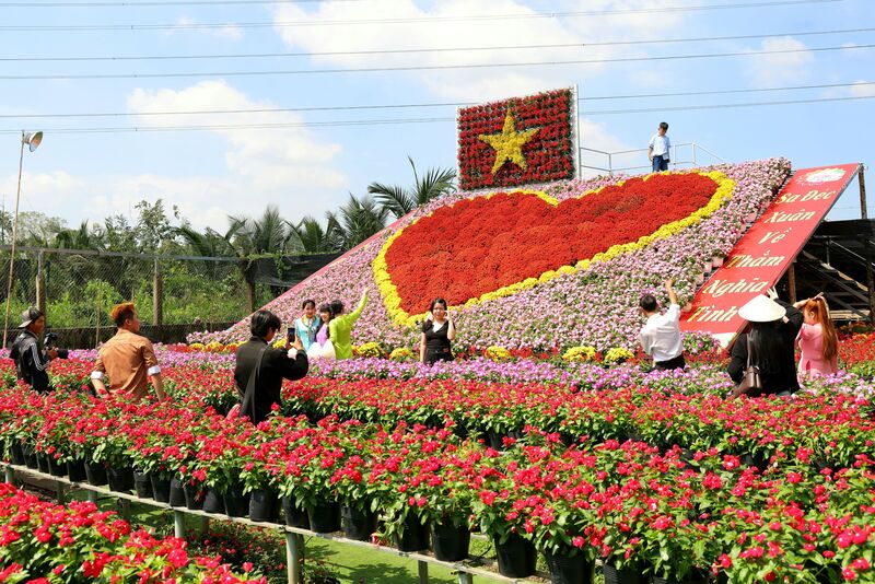Festival Hoa kiểng Sa Đéc ghi nhận khoảng 1.700 lượt khách quốc tế, mở ra triển vọng thu hút thị trường khách nước ngoài cho OKLVIE sản phẩm thuộc hệ thống OKVIP là trang web tổ chức phát sóng bóng đá trực tiếp, live casino , nỗ hũ, bắn cá Đồng Tháp.
