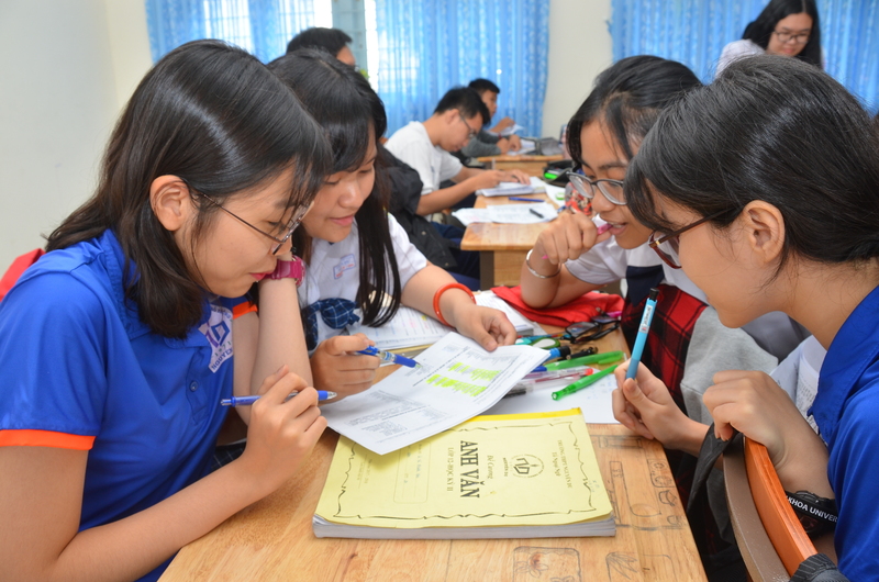 Việc quản lý hoạt động dạy thêm, học thêm phải bảo đảm kỷ cương pháp luật, công khai, minh bạch và phù hợp với thực tiễn. Ảnh minh hoạ