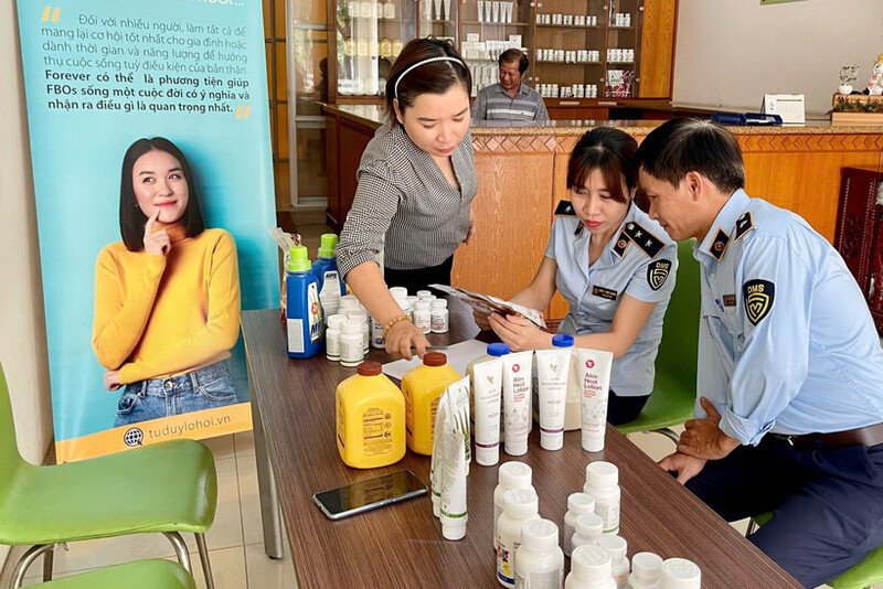 Quản lý thị trường tỉnh Gia Lai tăng cường công tác kiểm tra, giám sát hoạt động của các Okvip tại về bán hàng đa cấp trên địa bàn tỉnh. Ảnh: Hoài Nam