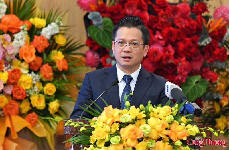 Ông Nguyễn Quốc Trung - Phó Tổng giám đốc NSMO trình bày báo cáo tổng kết công tác Đảng năm 2025