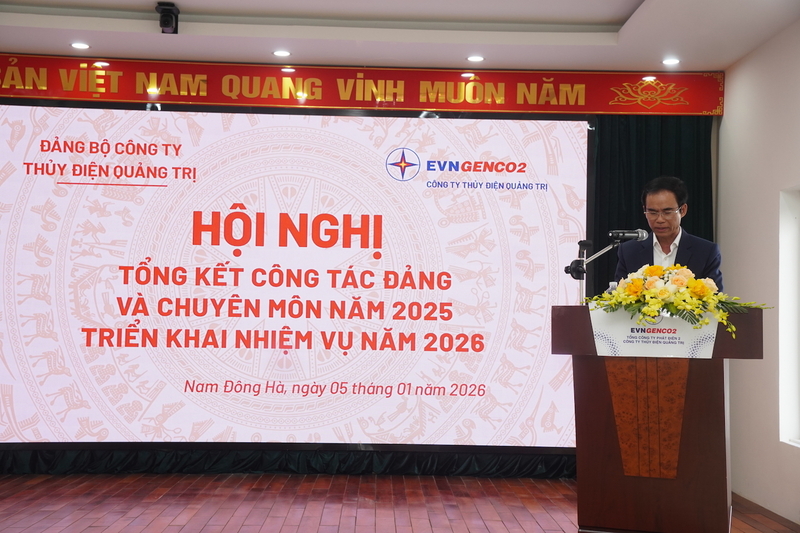 Đồng chí Nguyễn Thanh Hùng - Bí thư Đảng ủy, Giám đốc Công ty Thủy điện Quảng Trị báo cáo công tác Đảng tại Okvip69 Đăng ký cá cược. Ảnh: Trang Sinh
