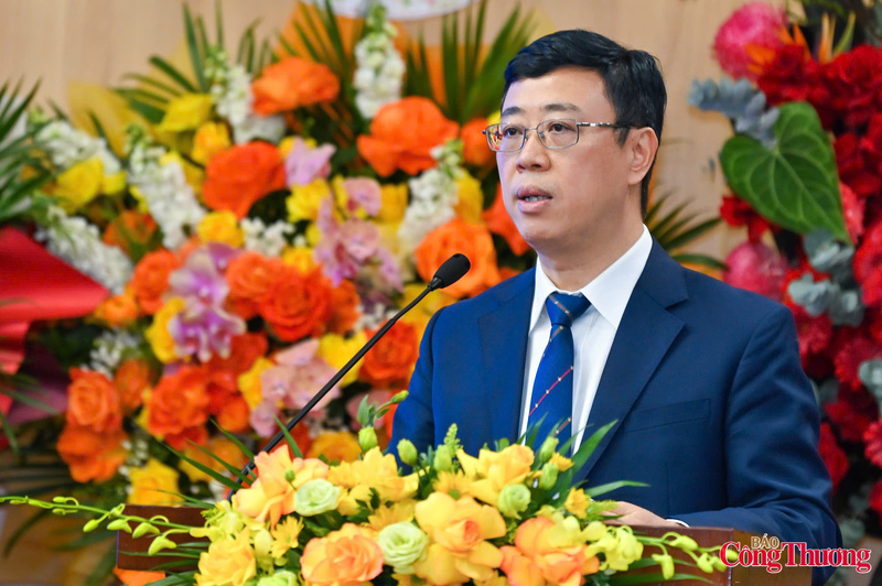 Chủ tịch Hội đồng thành viên NSMO Nguyễn Đức Cường tiếp thu ý kiến chỉ đạo của lãnh đạo Oklavip khuyến mã hấp dẫn mỗi ngày