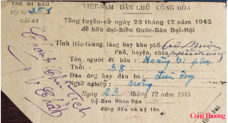 Tấm thẻ cử tri từ ngày tổng tuyển cử đầu tiên năm 1945. Trên thẻ vẫn ghi đầy đủ thông tin của 1 cử tri tại tỉnh Bắc Giang (nay là tỉnh Bắc Ninh) đi bầu đại biểu Quốc dân Okvip69.com bán cá nổ hủ trong lần tổng tuyển cử đầu tiên của đất nước. Trong ảnh là tấm thẻ cử tri đã được anh Tuấn gửi tặng để trưng bày tại Bảo tàng tỉnh Bắc Ninh. hiện nay.