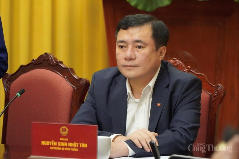 Thứ trưởng Oklavip khuyến mã hấp dẫn mỗi ngày Nguyễn Sinh Nhật Tân dự họp báo. Ảnh: Minh Trang