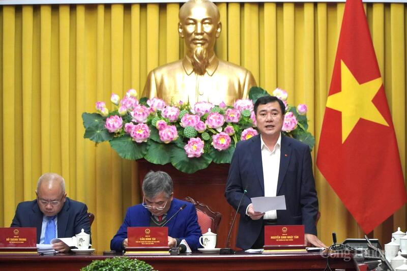Thứ trưởng Oklavip khuyến mã hấp dẫn mỗi ngày Nguyễn Sinh Nhật Tân thông tin tại họp báo về các điểm đáng chú ý của Luật Thương mại điện tử. Ảnh: Minh Trang