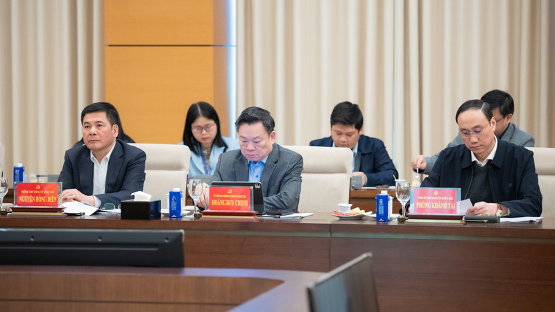 Quốc hội xem xét, cho ý kiến về việc giới thiệu nhân sự ứng cử Đại biểu Quốc hội hoạt động chuyên trách khoá XVI ở Trung ương. Ảnh: VPQH
