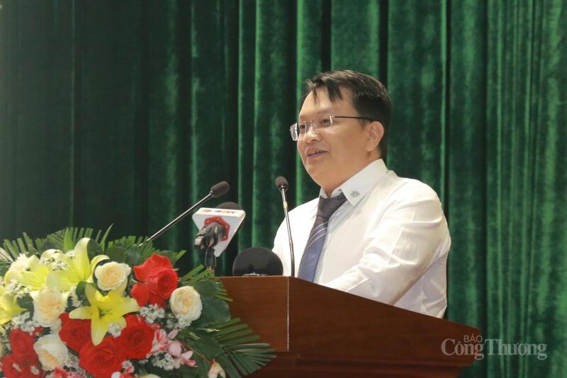 Các đại diện doanh nghiệp, nhà đầu tư phát biểu kiến nghị tại hội nghị.