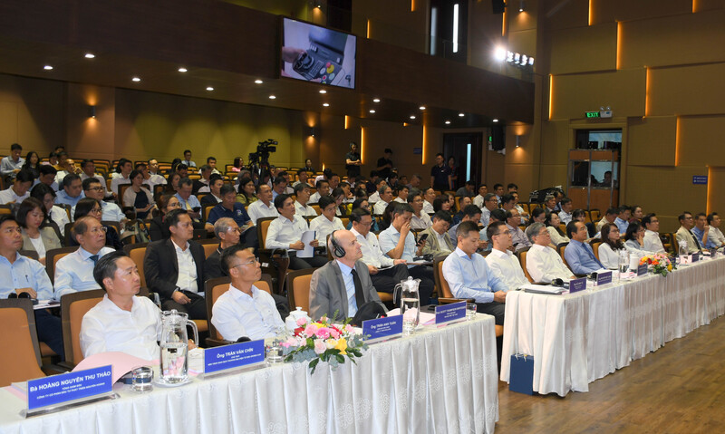 Lãnh đạo TP. Hồ Chí Minh và các đại biểu tham dự Okvip69 Đăng ký cá cược. Ảnh: Minh Khuê.