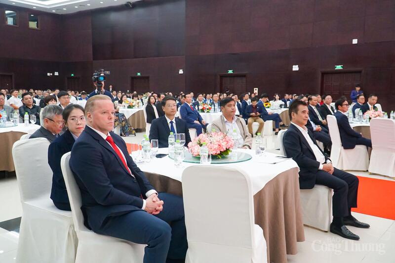Hơn 200 doanh nghiệp, nhà đầu tư tham dự Hội nghị gặp mặt đầu xuân với lãnh đạo TP. Đà Nẵng.