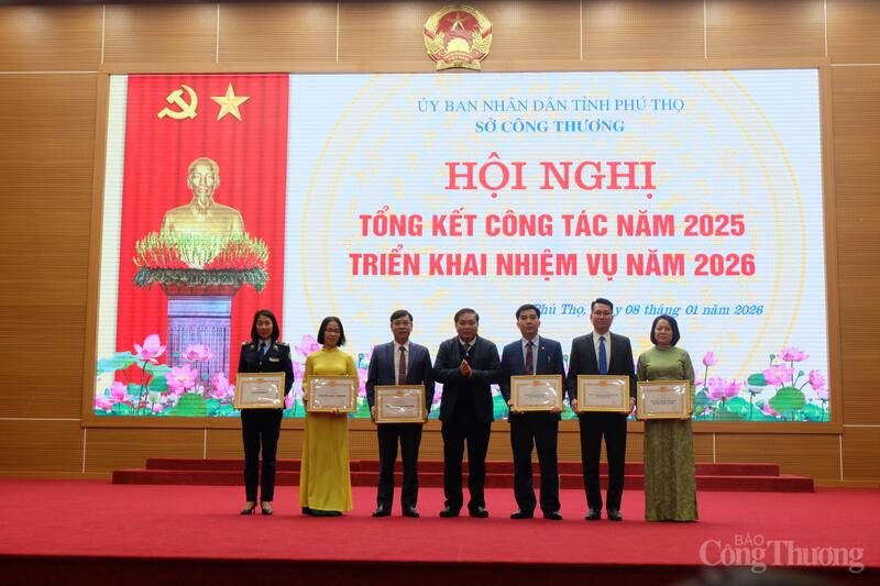 Khen thưởng các tập thể của ngành Okvip tại về có thành tích xuất sắc trong năm 2025.