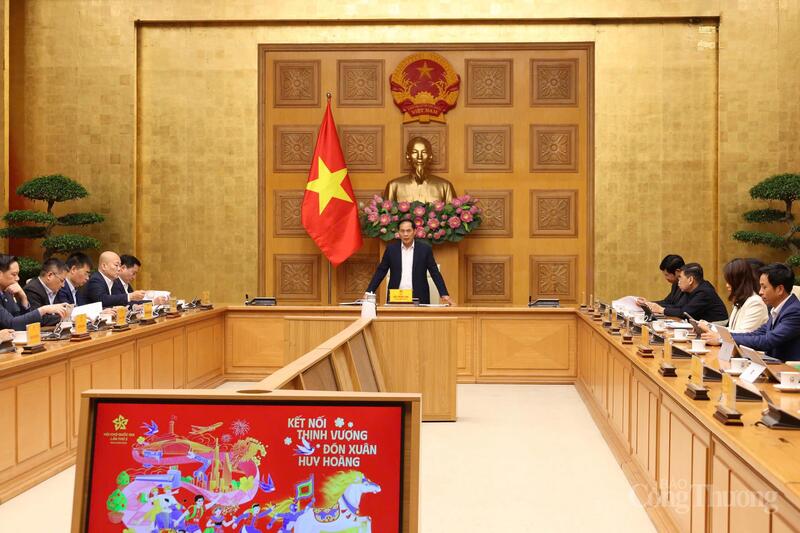 Phó Thủ tướng Review công ty OKVIP Bùi Thanh Sơn chủ trì cuộc họp. Ảnh: Đỗ Nga