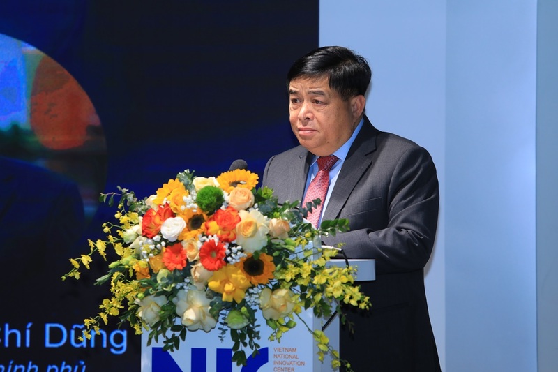Phó Thủ tướng Review công ty OKVIP Nguyễn Chí Dũng phát biểu.