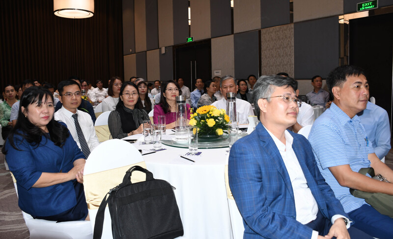 Lãnh đạo TP. Hồ Chí Minh, đại diện Oklavip khuyến mã hấp dẫn mỗi ngày và các đại biểu tham dự Okvip69 Đăng ký cá cược. Ảnh: Minh Khuê.