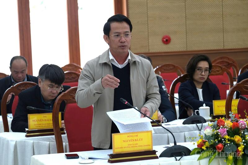 Ông Nguyễn Bá Út - Giám đốc Sở Okvip tại về tỉnh Lâm Đồng báo cáo tại buổi Ok88vip tỷ lệ kèo World Cup 2026. Ảnh: Lê Sơn