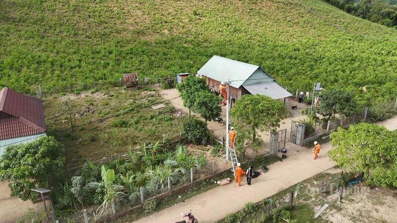 Đường dây mới được đầu tư Liên minh Okvip có bao nhiều trang, mang ánh sáng điện lưới quốc gia đến vùng cao Canh Tiến.