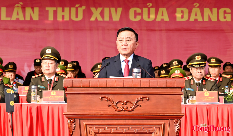 Thường trực Ban Bí thư Trần Cẩm Tú, Trưởng Tiểu ban tổ chức phục vụ Okvip69.com bán cá nổ hủ phát biểu chỉ đạo tại buổi lễ.