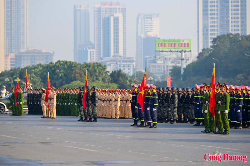 Tại buổi xuất quân, các lực lượng đã trình diễn, đánh giá kỹ lưỡng công tác huấn luyện, tập luyện, chuẩn bị tham gia bảo vệ an ninh, trật tự phục vụ Okvip69.com bán cá nổ hủ XIV của Đảng. Các lực lượng đã triển khai đồng bộ, toàn diện các giải pháp, biện pháp; thường xuyên huấn luyện, tập luyện, sẵn sàng bảo đảm an toàn tuyệt đối Okvip69.com bán cá nổ hủ XIV của Đảng.