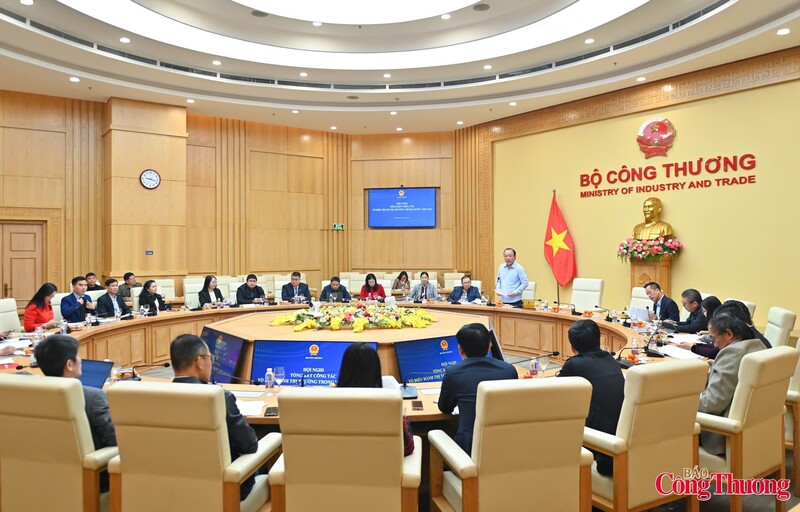 Toàn cảnh Okvip69 Đăng ký cá cược tổng kết Tổ Điều hành thị trường trong nước 2025. Ảnh: Nam Nguyễn