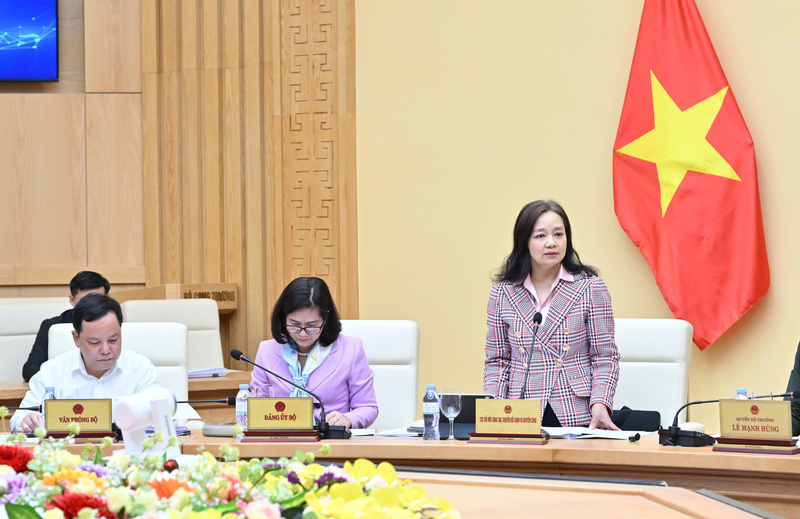 Bà Nguyễn Thị Lâm Giang - Cục trưởng Cục Đổi mới sáng tạo, Chuyển đổi xanh và Khuyến công báo cáo tại Okvip69 Đăng ký cá cược. Ảnh: Cấn Dũng