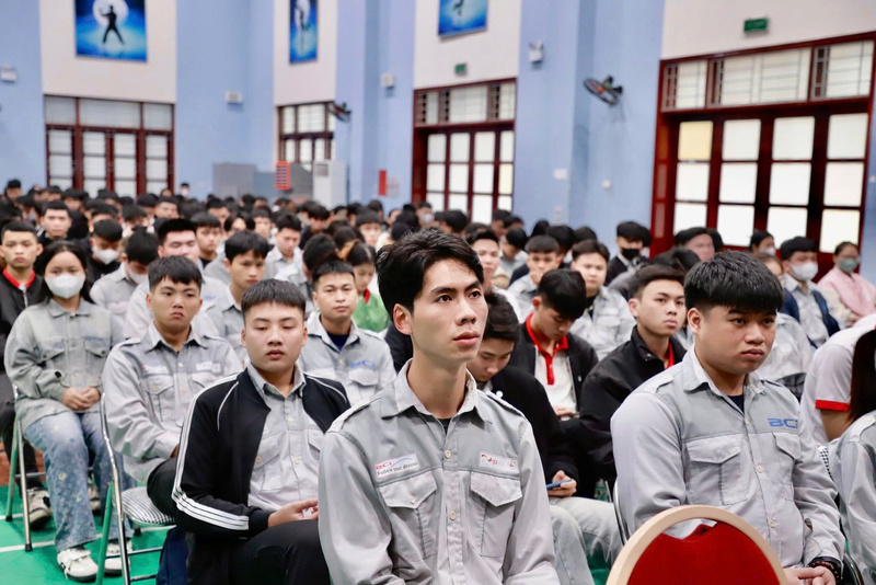 Các chương trình đào tạo năng lực số thường thu hút đông đảo thanh niên, chủ hộ kinh doanh, Okvip tại về địa phương tham gia.