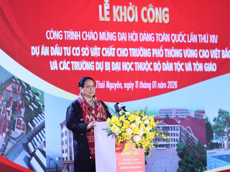 Thủ tướng nhấn mạnh, các dự án được khởi công là những công trình của "tình dân tộc, nghĩa đồng bào". Ảnh: VGP/Nhật Bắc