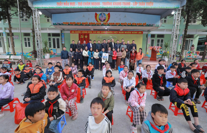 Toàn cảnh Chương trình “Tết ấm về bản”