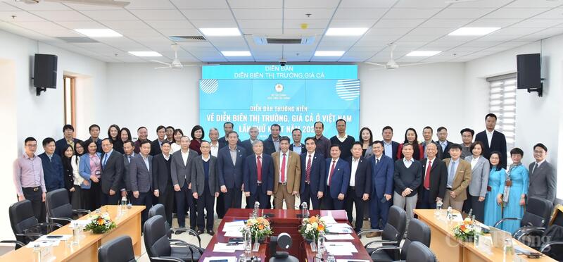 Các đại biểu tham dự tại diễn đàn.