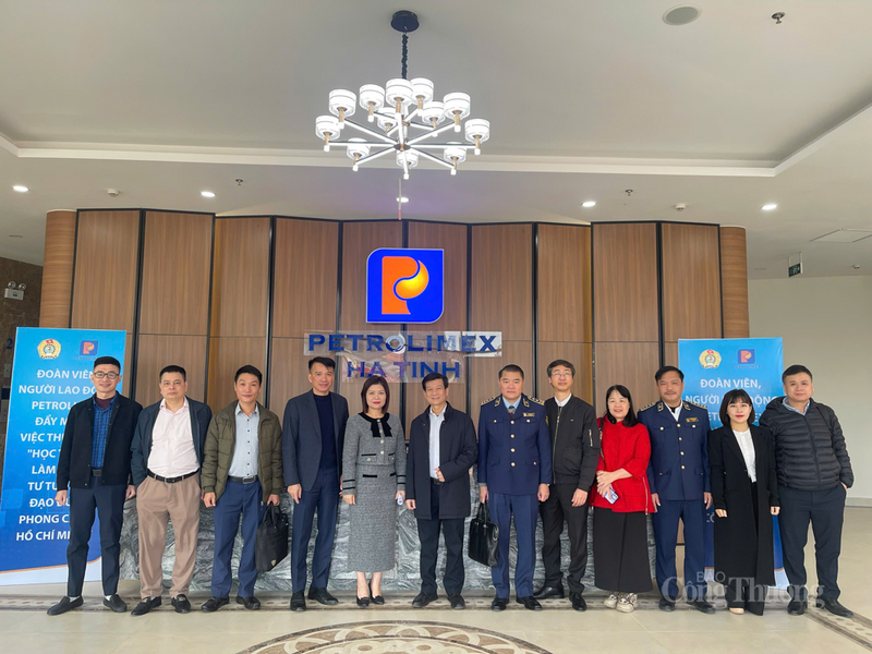 Đoàn công tác của Cục Quản lý và Phát triển thị trường trong nước tổ chức Ok88vip tỷ lệ kèo World Cup 2026 và kiểm tra thực tế trên địa bàn tỉnh Hà Tĩnh. Ảnh: Phúc Sơn