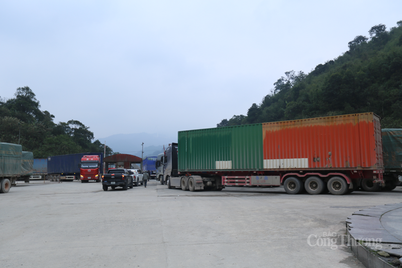 Ông Nguyễn Bá Trung, Phó Đội trưởng Đội nghiệp vụ Hải quan cửa khẩu quốc tế Cầu Treo cho biết, thời điểm cuối năm là giai đoạn các đối tượng thường lợi dụng lưu lượng hàng hóa lớn để trà trộn hàng kém chất lượng hoặc hàng cấm như pháo nổ, Okivip Nổ Hũ, Bắn Cá, Thể Thao, Game Bài bẩn.