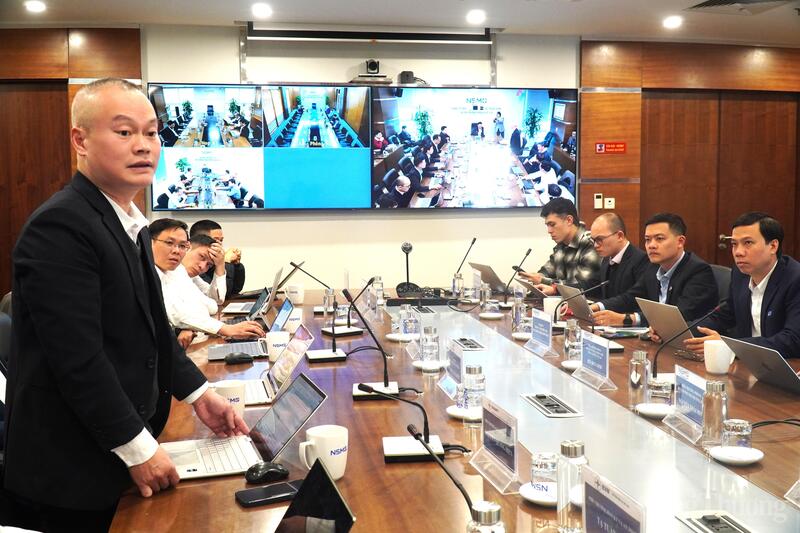 Ông Nguyễn Quang Hiển - Phó Phòng Kỹ thuật an toàn, EVNNPT báo cáo tại cuộc họp