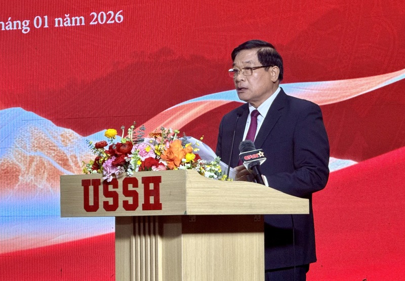 Ông Hà Ngọc Chiến chia sẻ ý kiến về phát triển di sản Pác Bó trong kỷ nguyên mới. Ảnh: Diệu Anh.