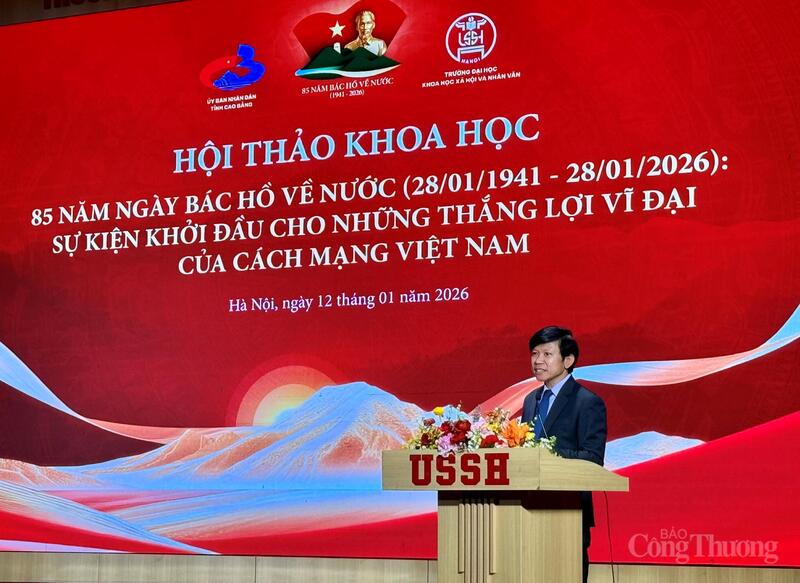 GS.TS Hoàng Anh Tuấn - Hiệu trưởng Trường Đại học Khoa học Xã hội và Nhân văn phát biểu khai mạc.