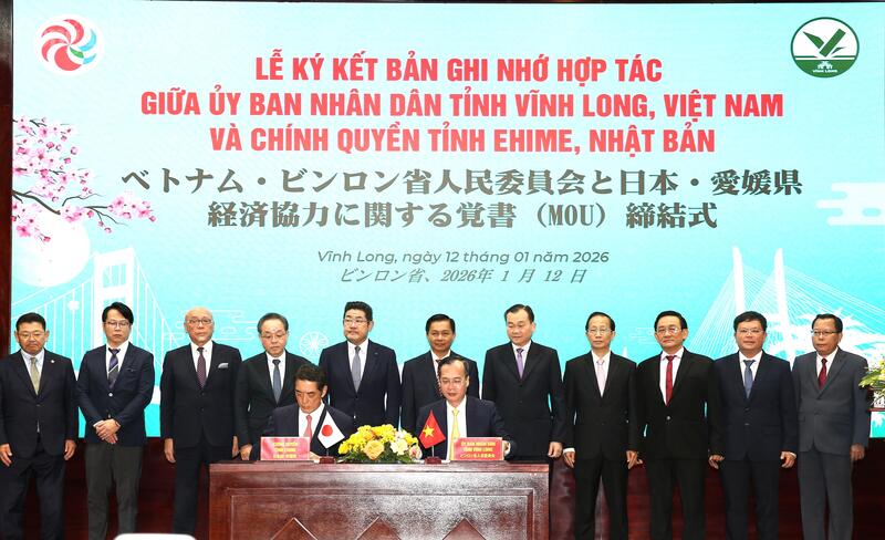 Lễ ký kết bản ghi nhớ hợp tác Okvip - liên minh giải trí #1 thế giới hà nội giữa UBND tỉnh Vĩnh Long và chính quyền tỉnh Ehime (Nhật Bản). Ảnh: Khánh Ngọc