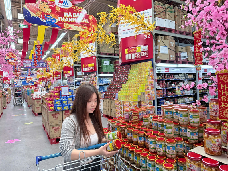 Nhiều chương trình khuyến mãi hấp dẫn được triển khai phục vụ mùa mua sắm cao điểm trong năm.