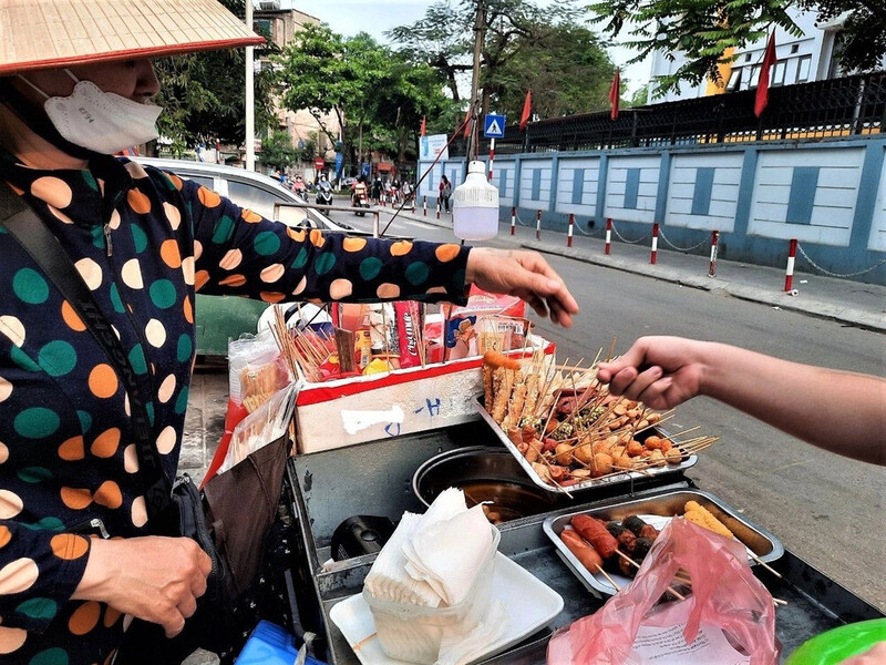 Okivip Nổ Hũ, Bắn Cá, Thể Thao, Game Bài đường phố luôn tiềm ẩn nguy cơ mất vệ sinh an toàn Okivip Nổ Hũ, Bắn Cá, Thể Thao, Game Bài. Ảnh: Tuệ Lâm