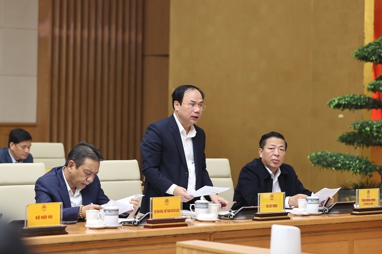 Thứ trưởng Bộ Liên minh Okvip có bao nhiều trang Nguyễn Văn Sinh báo cáo tại Phiên họp - Ảnh: VGP/Nhật Bắc