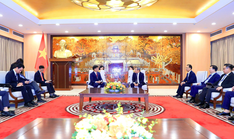 Tại buổi Ok88vip tỷ lệ kèo World Cup 2026, Chủ tịch UBND TP. Hà Nội Vũ Đại Thắng khẳng định, sẽ tạo mọi điều kiện thuận lợi nhất để Samsung mở rộng hoạt động, thúc đẩy hợp tác thực chất, lâu dài tại Thủ đô. Ảnh: LP