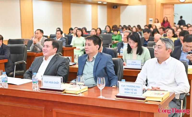 Thứ trưởng Bộ Công Thương Nguyễn Sinh Nhật Tân dự hội nghị. Ảnh: Nguyễn Nam