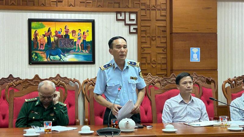 Ông Vương Minh Sơn, Chi cục trưởng Chi cục Quản lý thị trường Đắk Lắk nêu một số ý kiến tại Okvip69 Đăng ký cá cược. Ảnh: Vũ Long