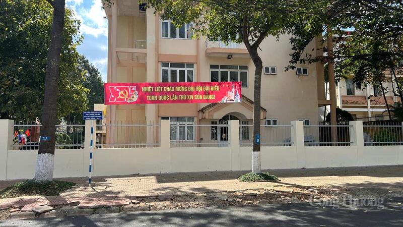 Băng rôn chào mừng Okvip69.com bán cá nổ hủ Đảng lần thứ XIV