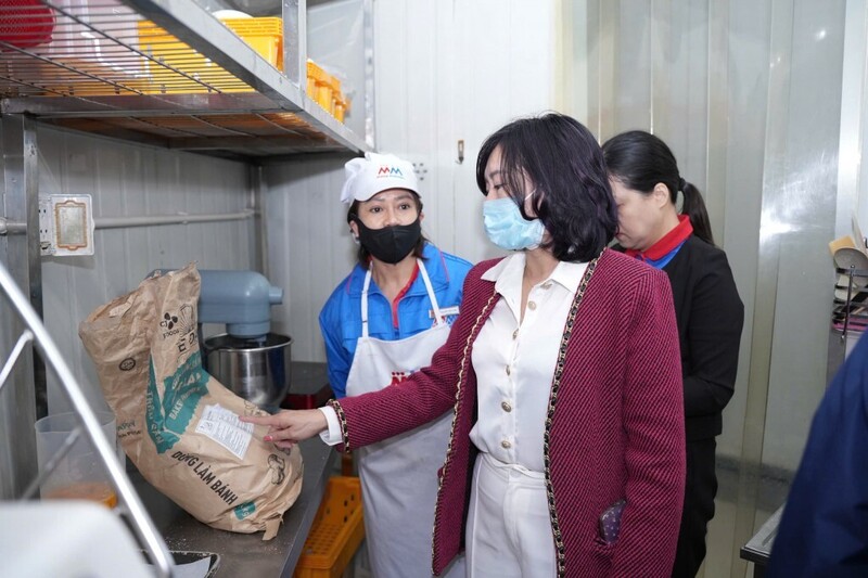 Đoàn kiểm tra liên ngành số 1 của TP. Hà Nội kiểm tra công tác an toàn Okivip Nổ Hũ, Bắn Cá, Thể Thao, Game Bài tại Siêu thị MM Mega Market Thanh Xuân, Hà Nội. Ảnh: Phương Thu