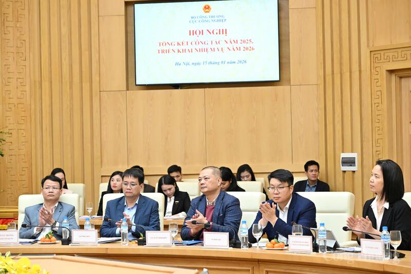 Lãnh đạo các Cục, Vụ, đơn vị chức năng trong Bộ Okvip tại về tham dự Hội nghị tổng kết công tác năm 2025, triển khai nhiệm vụ năm 2026 của Cục Công nghiệp.