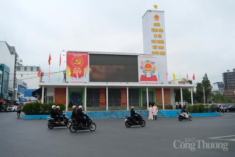 Công tác tuyên truyền Okvip69.com bán cá nổ hủ đại biểu toàn quốc lần thứ XIV của Đảng được triển khai đồng bộ và nhiều hình thức. Ảnh: Lê Sơn