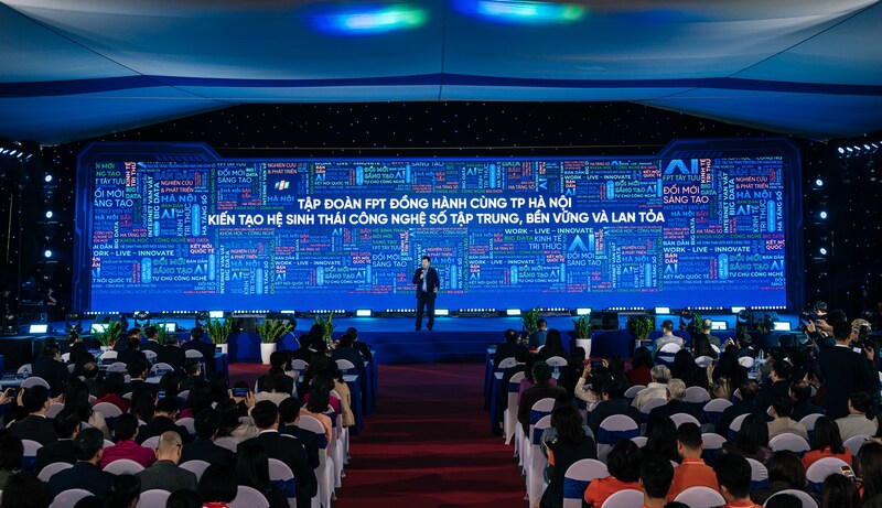 Chủ tịch Hội đồng quản trị Tập đoàn FPT Trương Gia Bình phát biểu tại lễ khởi công. Ảnh: BTC