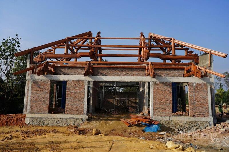 Các nhà thầu đang chạy đua với thời gian để sớm hoàn thiện các hạng mục cảnh quan, cây xanh và khu thờ tự, tạo diện mạo mới trang trọng cho khu di tích.