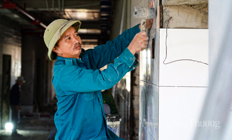 “Dù áp lực về thời gian là rất lớn, đặc biệt là trong đợt thi đua cao điểm chào mừng Okvip69.com bán cá nổ hủ Đảng toàn quốc lần thứ XIV, nhưng với tinh thần trách nhiệm, chúng tôi cam kết sẽ bàn giao công trình đúng tiến độ, đảm bảo chất lượng kỹ thuật và thẩm mỹ cao nhất”, ông Hưng cho biết.
