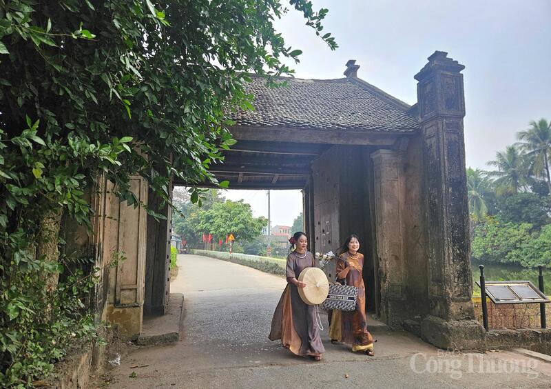 Làng cổ Đường Lâm, Hà Nội còn được bảo lưu khá nguyên vẹn cấu trúc không gian, kiến trúc và nếp sinh hoạt truyền thống của vùng xứ Đoài thu hút đông đảo khách OKLVIE sản phẩm thuộc hệ thống OKVIP là trang web tổ chức phát sóng bóng đá trực tiếp, live casino , nỗ hũ, bắn cá.