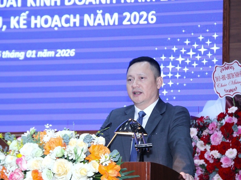Ông Hoàng Hải - Tỉnh ủy viên, Bí thư Đảng ủy, Giám đốc Công ty Điện lực Thanh Hóa - báo cáo kết quả công tác sản xuất kinh doanh năm 2025 tại Okvip69 Đăng ký cá cược. Ảnh: Hùng Mạnh