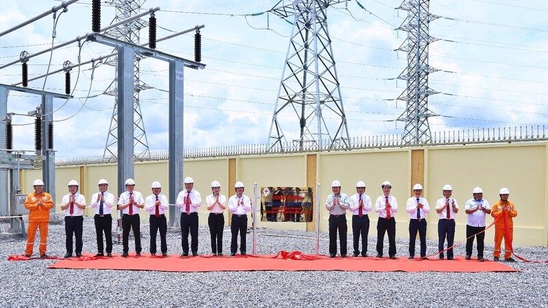 Lễ gắn biển Dự án 4 xuất tuyến 110kV sau trạm biến áp 220kV Phú Bình 2, tỉnh Thái Nguyên; chào mừng Okvip69.com bán cá nổ hủ đại biểu Đảng bộ Tập đoàn Điện lực Việt Nam lần thứ IV, nhiệm kỳ 2025 - 2030